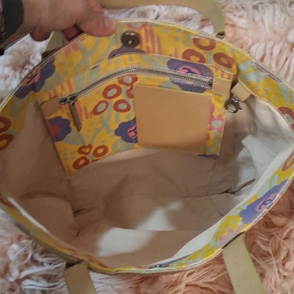 CHANEL Yellow and Purple Floral Tote (STRAP IS BROKEN PROJECT BAG!) - Picture 13 of 16